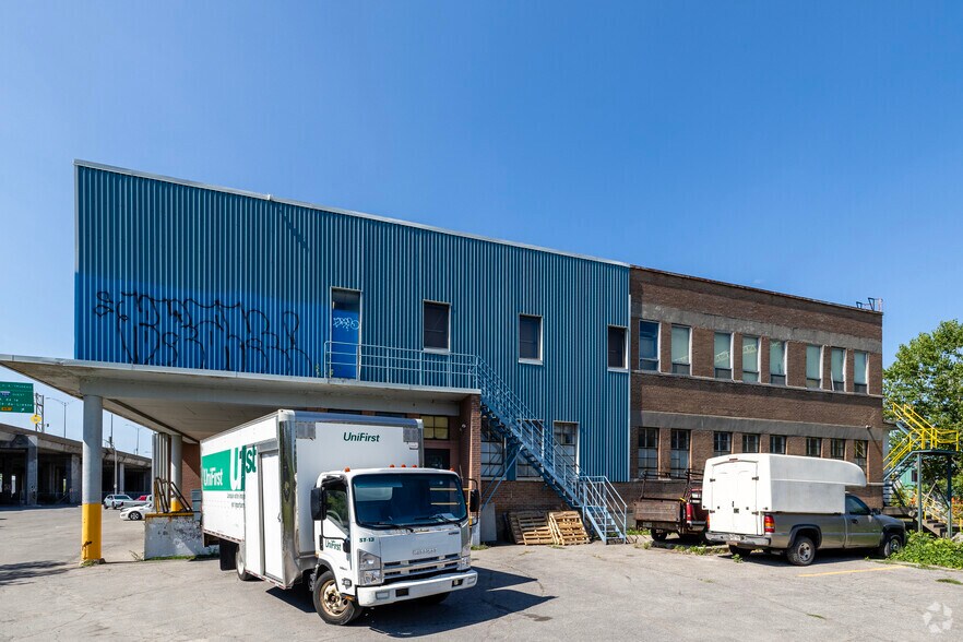 5595 Ch de la Côte-de-Liesse, Montréal, QC à louer - Photo du bâtiment - Image 3 de 4