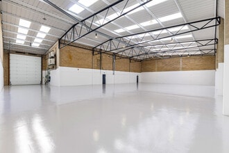 Heathlands Close, Twickenham for lease Interior Photo- Image 2 of 4