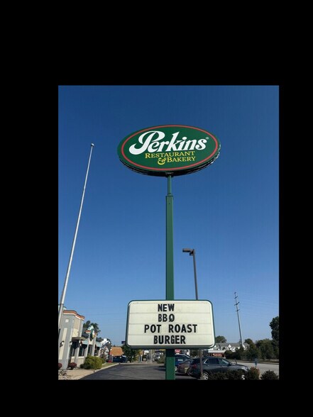 431 Dixie Way, South Bend, IN à louer - Photo du bâtiment - Image 2 de 2