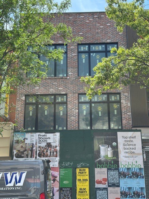 301 Grand St, New York, NY à louer Photo du bâtiment- Image 1 de 2