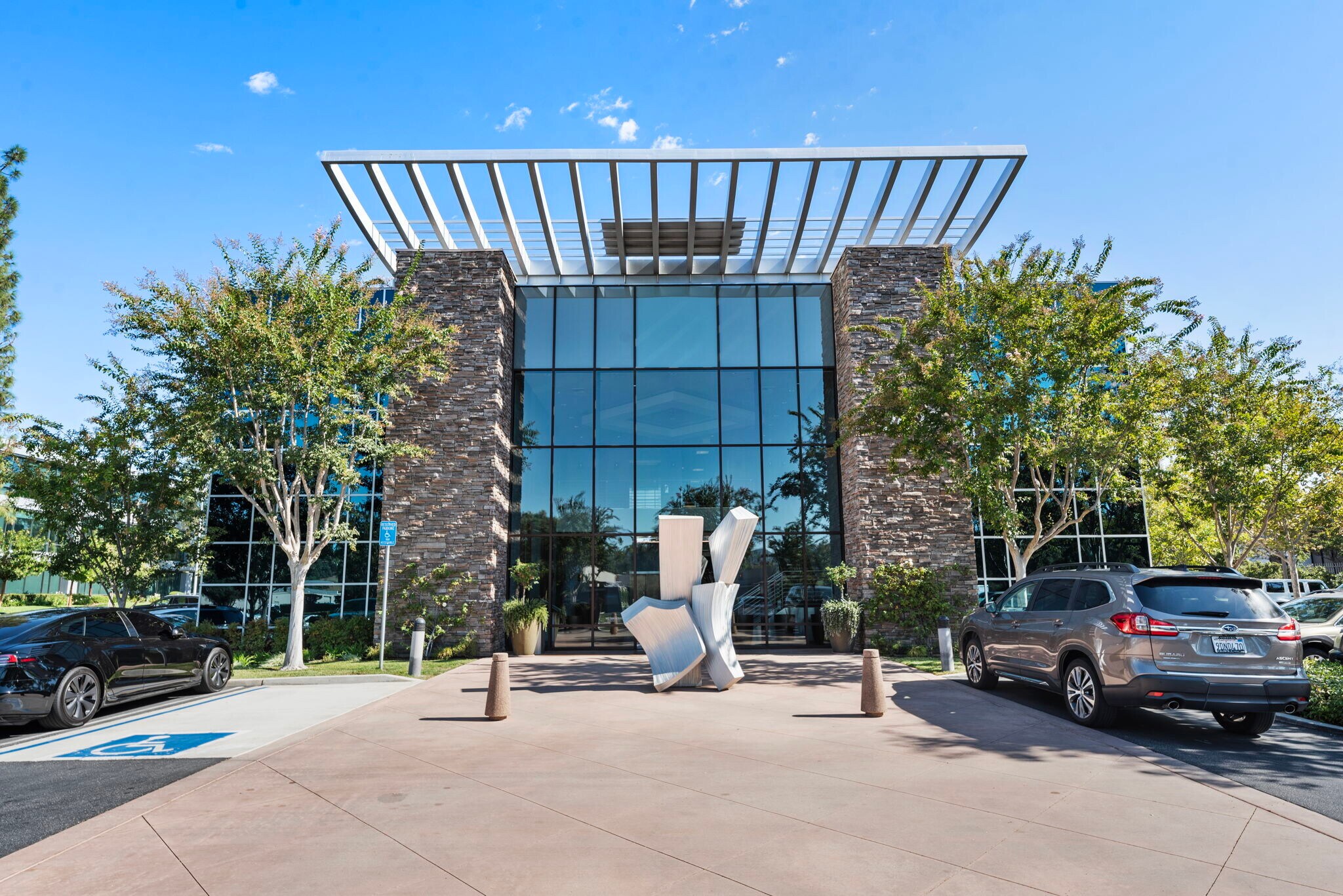 2629 Townsgate Rd, Westlake Village, CA à vendre Photo du bâtiment- Image 1 de 1