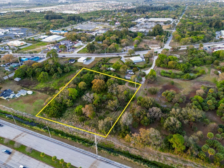 2111 S 37th, Fort Pierce, FL à vendre - Photo du bâtiment - Image 3 de 10