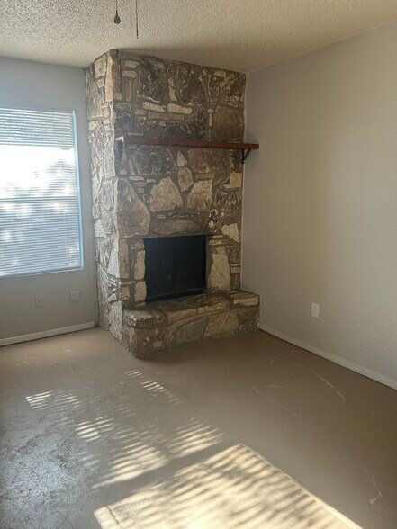 813 Bracewood Cir, San Marcos, TX à vendre - Photo intérieure - Image 3 de 4