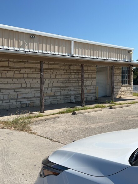 2237 E Hwy 190, Lampasas, TX à louer - Photo du bâtiment - Image 3 de 13