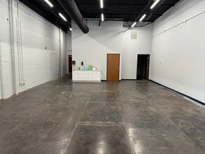 608 E Hickory St, Denton, TX à louer Photo du bâtiment- Image 2 de 2