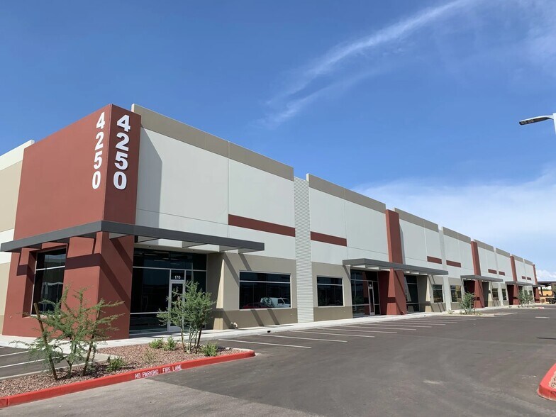 4141 N 36th St, Phoenix, AZ à louer - Photo du bâtiment - Image 1 de 11