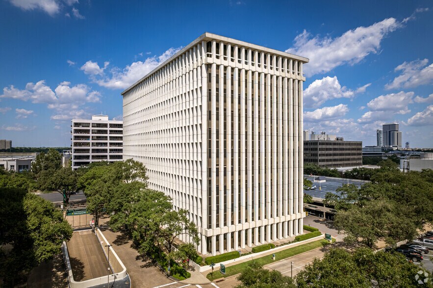 2 Greenway Plz, Houston, TX à louer - Photo du bâtiment - Image 1 de 6