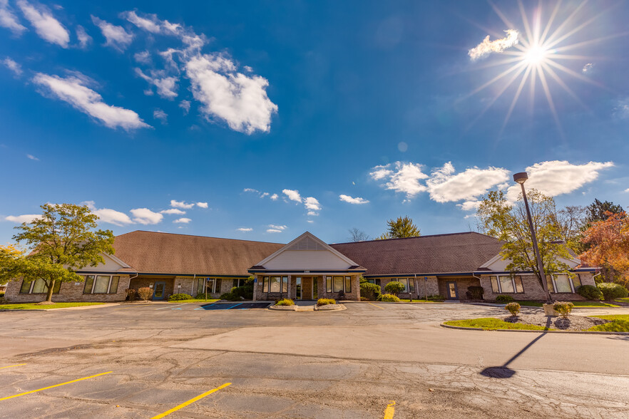 2405 Woodlake Dr, Okemos, MI for lease - Building Photo - Image 1 of 8