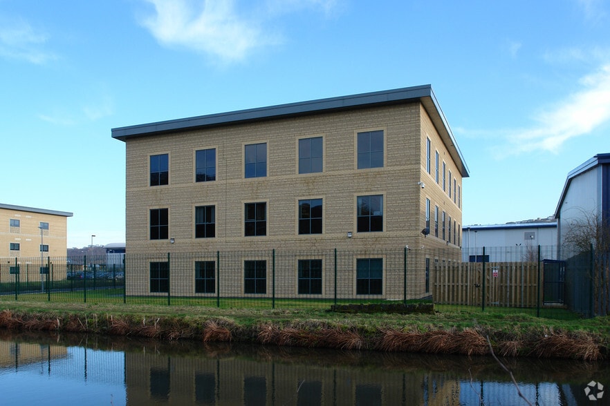 Premier Way, Elland for lease - Building Photo - Image 2 of 13