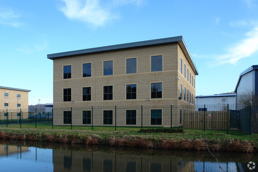 Premier Way, Elland à louer - Photo du bâtiment - Image 2 de 13