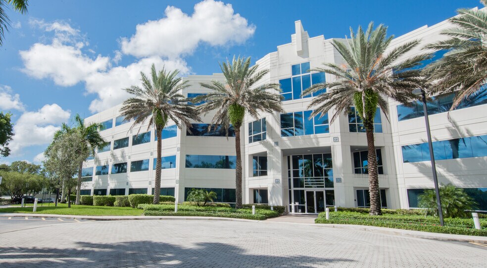 1571 Sawgrass Corporate Pky, Sunrise, FL for lease - Building Photo - Image 3 of 6