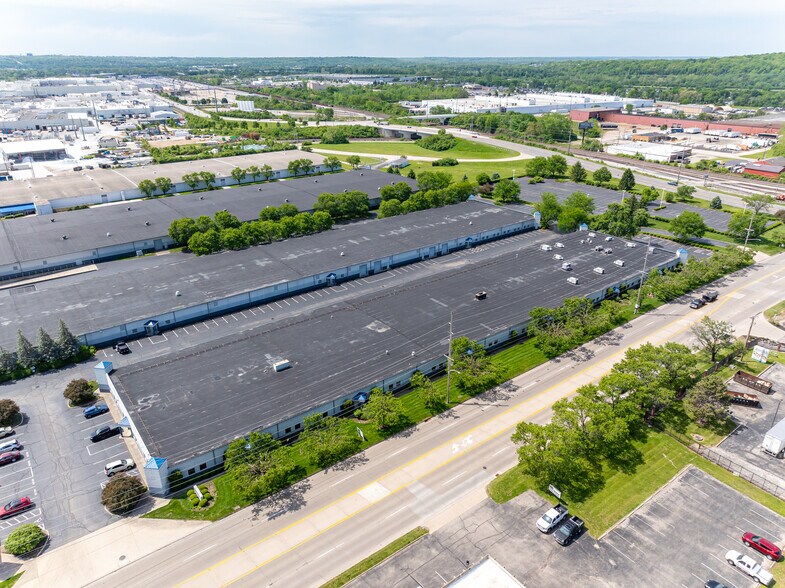 2410-2448 W Dorothy Ln, Dayton, OH à louer - Photo du bâtiment - Image 3 de 6