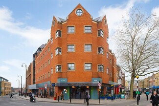 Plus de détails pour 2 Vine St, Uxbridge - Bureau à louer