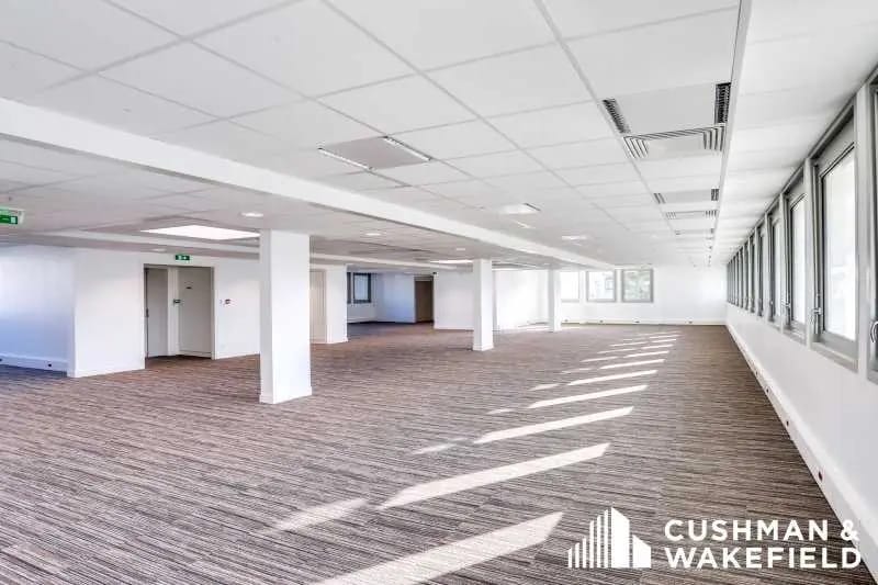 11 Avenue Morane Saulnier, Vélizy-Villacoublay for lease Interior Photo- Image 1 of 2