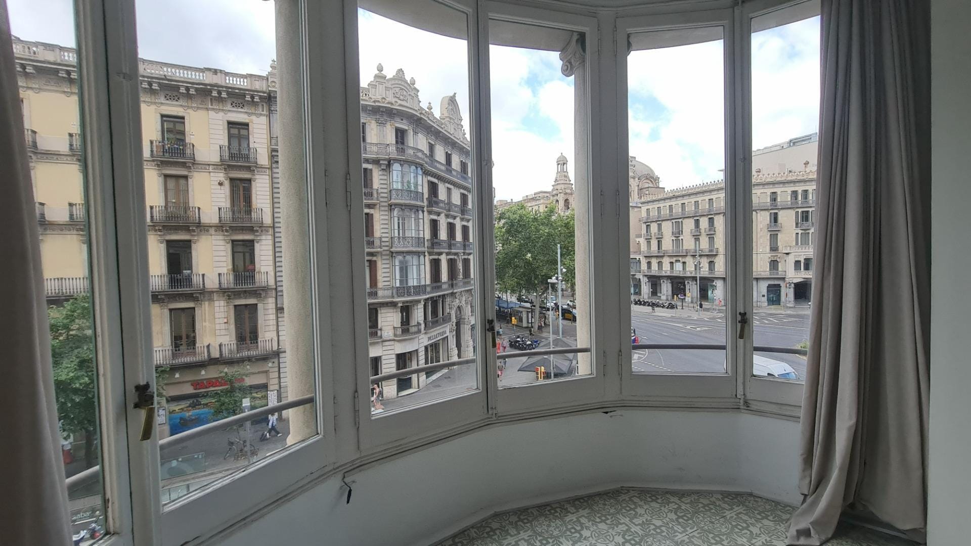 Office in Barcelona, Barcelona for lease Interior Photo- Image 1 of 10