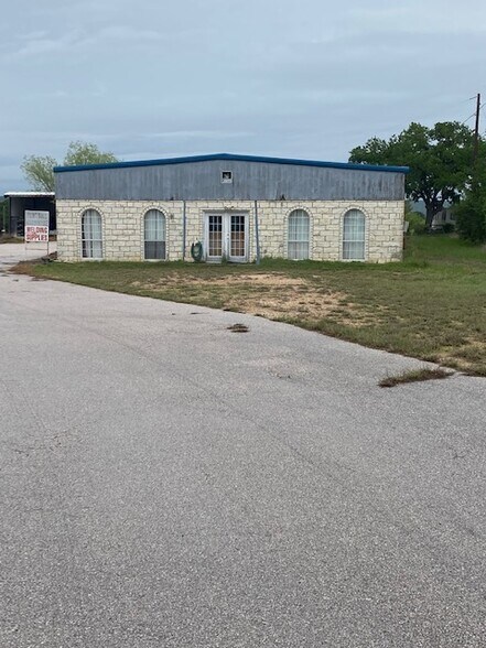 3657 Farm to Market Hwy, Kempner, TX à vendre - Photo du bâtiment - Image 2 de 7