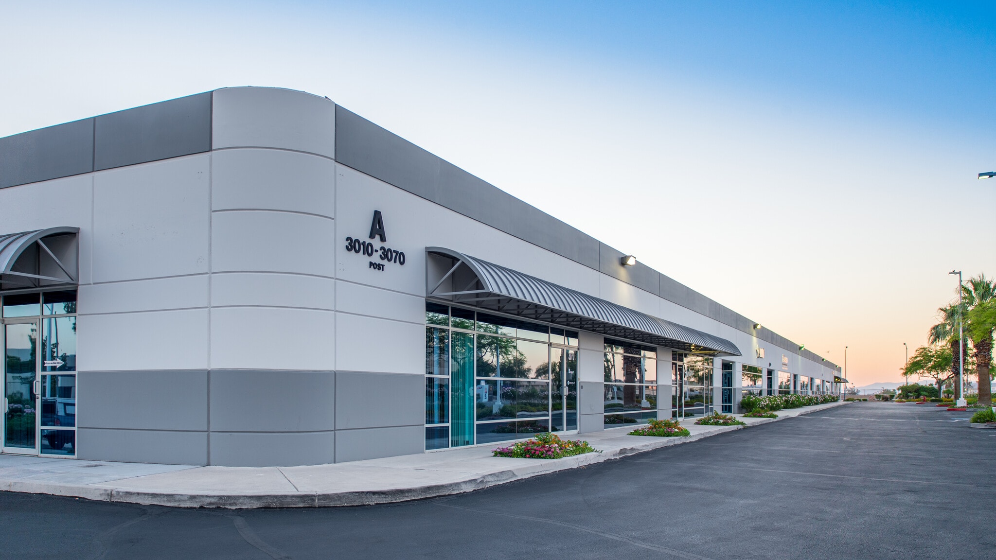 6263-6281 Dean Martin Dr, Las Vegas, NV for lease Building Photo- Image 1 of 9