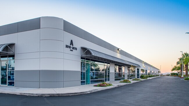 Plus de détails pour 6263-6281 Dean Martin Dr, Las Vegas, NV - Bureau, Industriel à louer