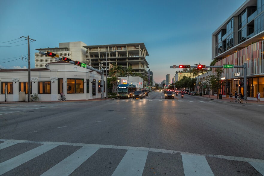 1695 Alton Rd, Miami Beach, FL for sale - Building Photo - Image 2 of 11