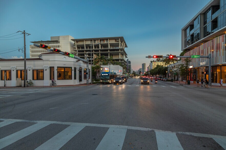 1695 Alton Rd, Miami Beach, FL à vendre - Photo du bâtiment - Image 2 de 11