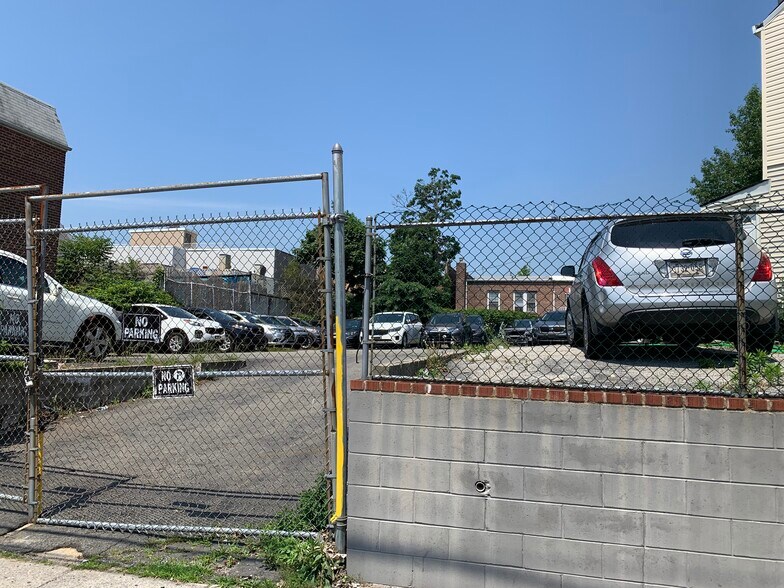 3168 47th St, Astoria, NY à louer - Photo du bâtiment - Image 2 de 2