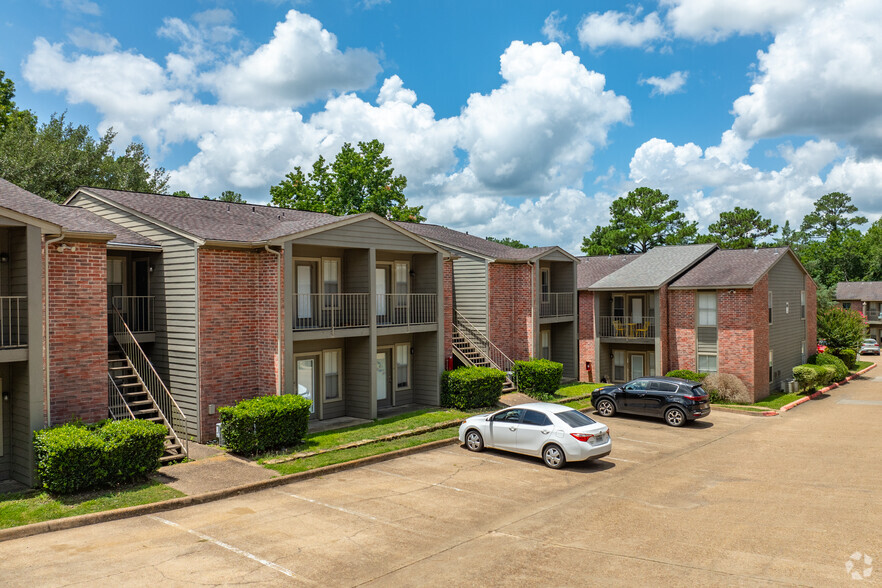 2209 Bobby K Marks Dr, Huntsville, TX à vendre - Photo principale - Image 1 de 43