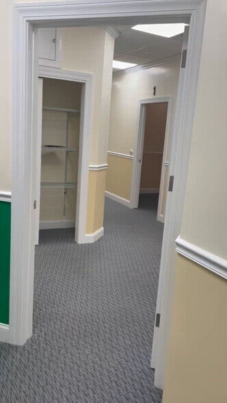 20 W Lincoln Ave, Valley Stream, NY à louer - Vidéo sur l’inscription commerciale - Image 2 de 6