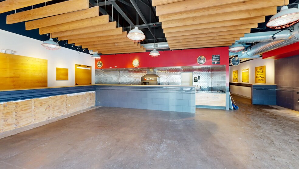 1129 SW Wanamaker Rd, Topeka, KS à louer - Photo du bâtiment - Image 2 de 5