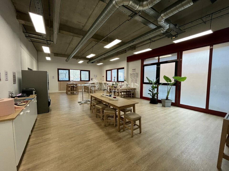 Office in Villepinte for lease Interior Photo- Image 1 of 11