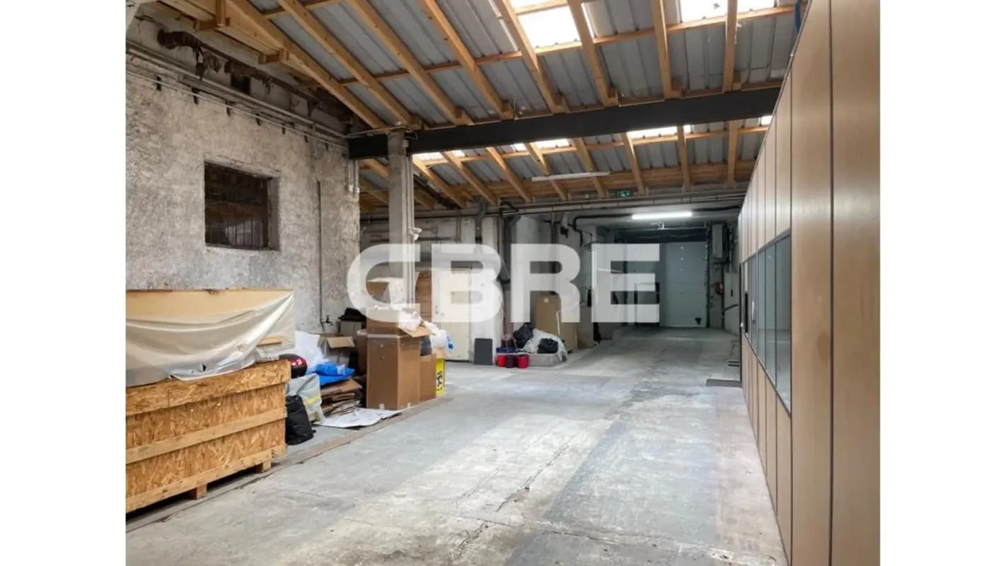 Flex in Nice for lease Building Photo- Image 1 of 18