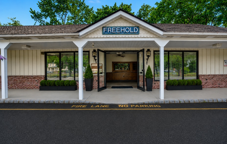 2 Monmouth Ave, Freehold, NJ for lease - Building Photo - Image 2 of 4