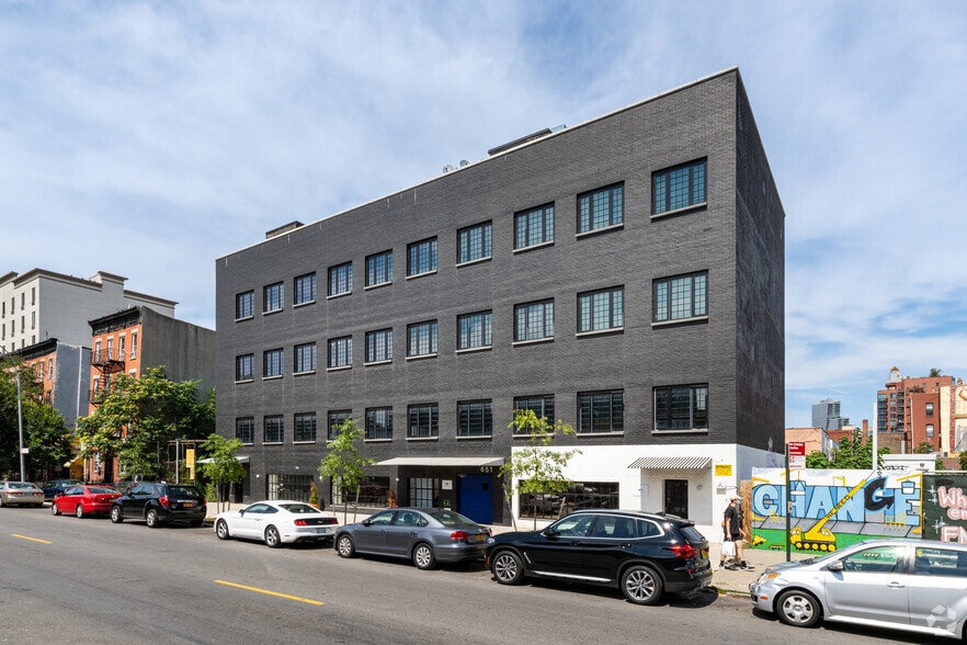 651 Union St, Brooklyn, NY for lease - Building Photo - Image 2 of 16