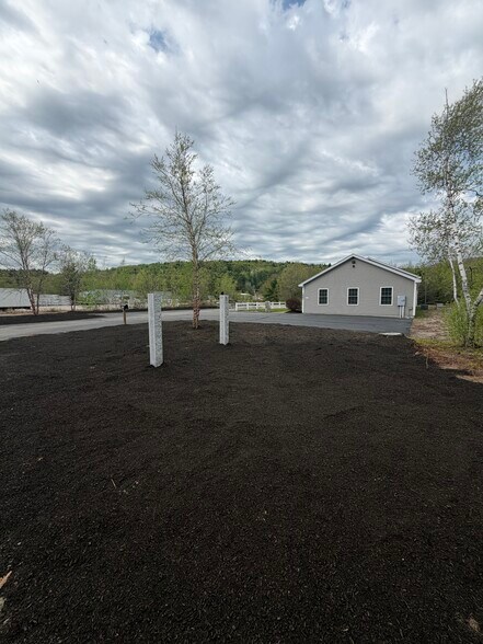 1667 White Mountain Hwy, Sanbornville, NH for lease - Building Photo - Image 3 of 12