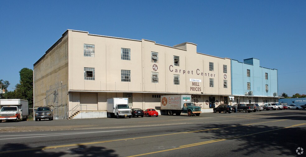 1030 Larmer Ave NE, Salem, OR for lease - Primary Photo - Image 2 of 8