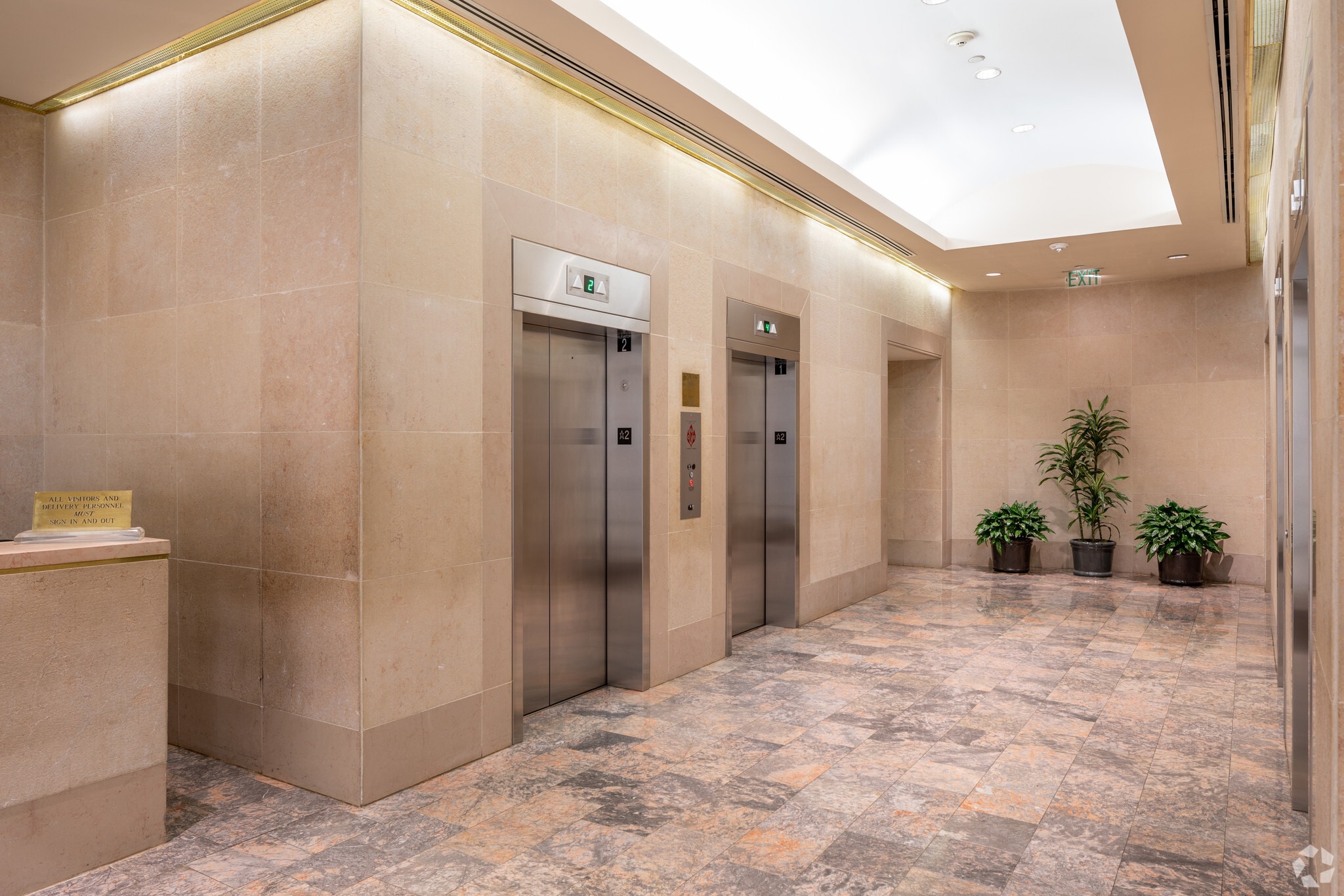 100 S Charles St, Baltimore, MD for lease Primary Photo- Image 1 of 7