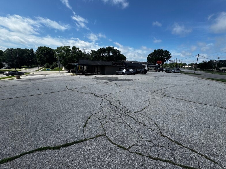 1306-1320 Grand Ave, West Des Moines, IA à vendre - Photo du bâtiment - Image 3 de 4