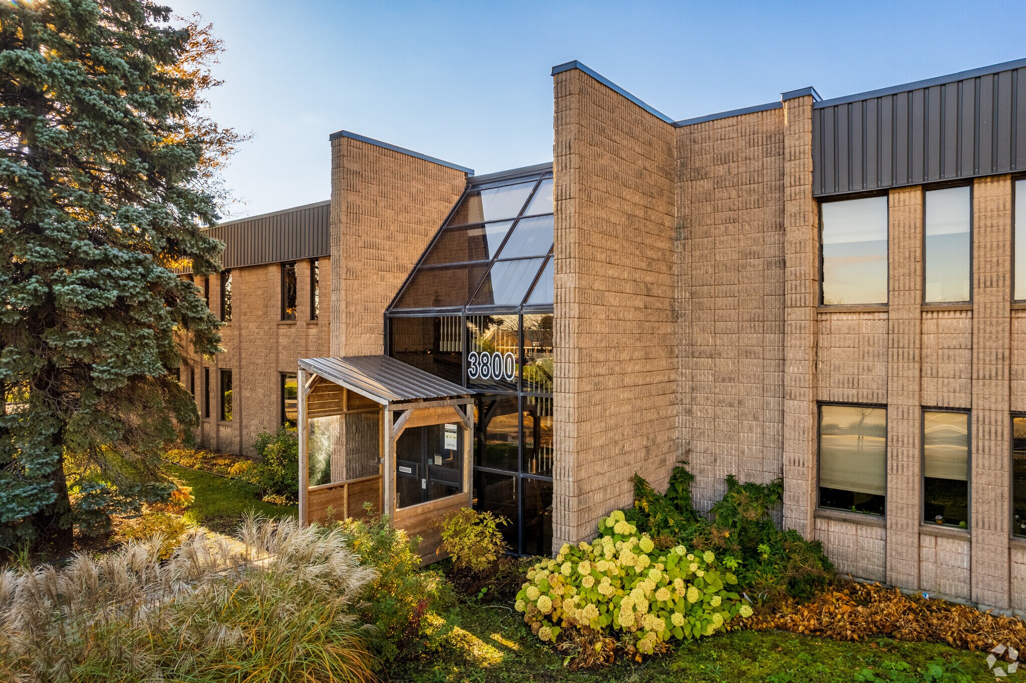 3800 Boul Du Tricentenaire, Montréal, QC à vendre Photo du bâtiment- Image 1 de 1