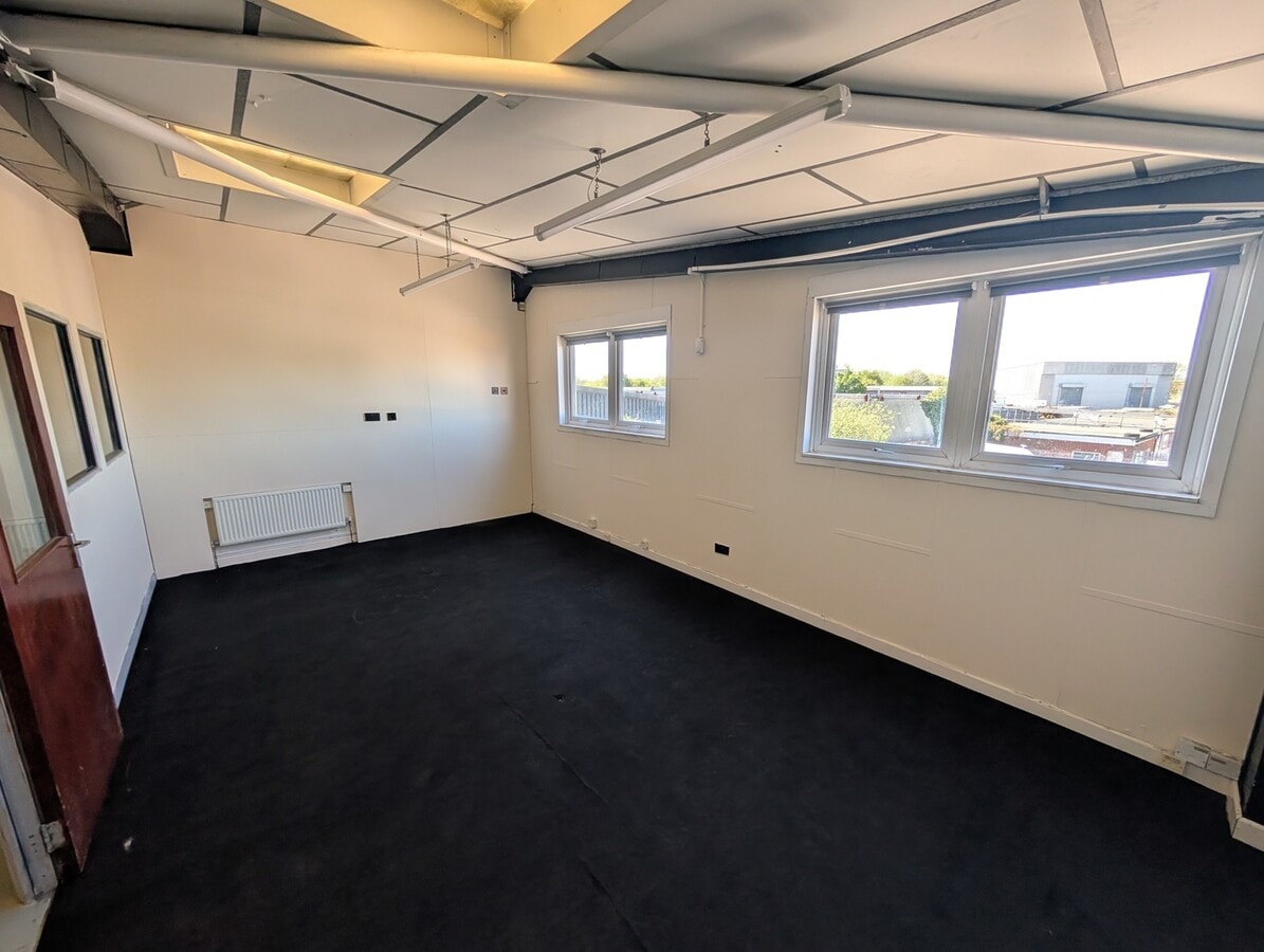 Park St, Gosport, HAM PO12 4UH - Unit 1 -  - Interior Photo - Image 2 of 2