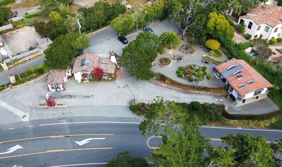 29251 CA - 1, Carmel, CA à vendre - Photo du bâtiment - Image 3 de 22