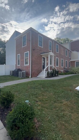 331 W Miner St, West Chester, PA à louer - Vidéo sur l’inscription commerciale - Image 3 de 24