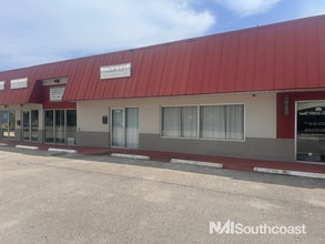 3700-3758 SE Dixie Hwy, Stuart, FL à louer Photo intérieure- Image 1 de 9