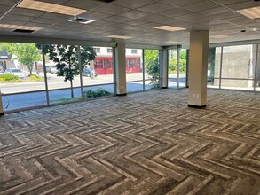 4750 Roosevelt Way NE, Seattle, WA for lease Interior Photo- Image 2 of 4