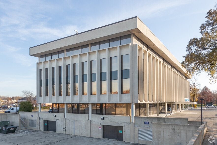 1701 E Lake Ave, Glenview, IL for lease - Building Photo - Image 3 of 16