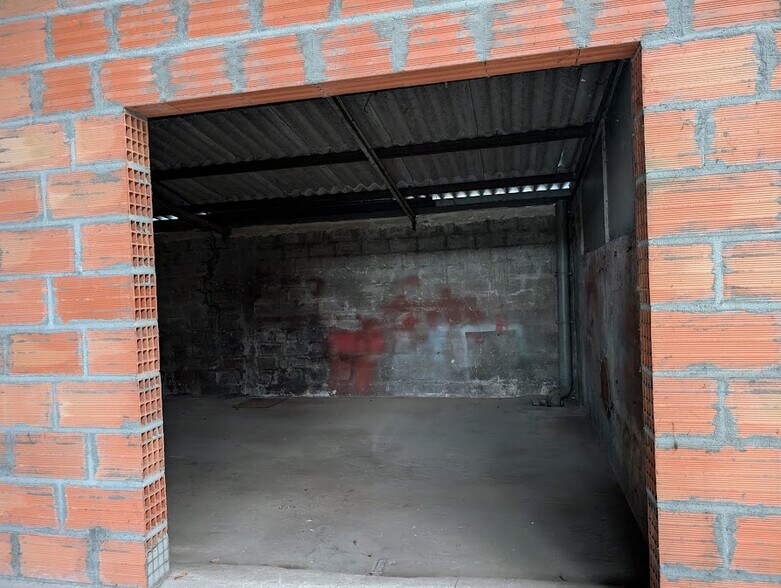 Industrial in Libourne for sale - Interior Photo - Image 2 of 3