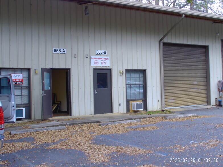 656 Capital Cir NE, Tallahassee, FL à louer - Photo du bâtiment - Image 2 de 12