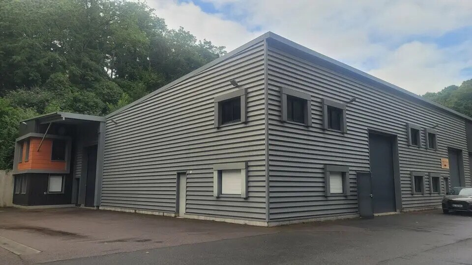 Flex in Rouen for lease - Building Photo - Image 1 of 9