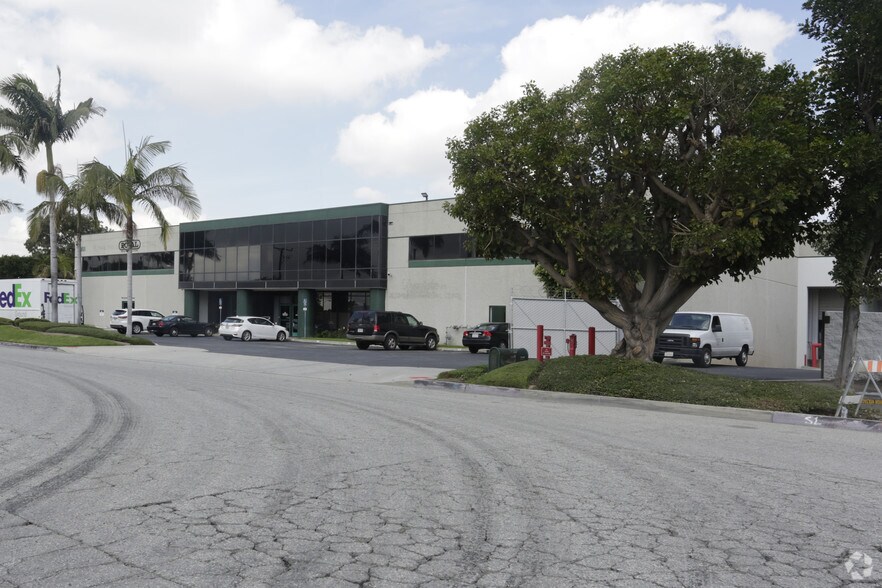 2801-2803 E 208th St, Carson, CA à louer - Photo du bâtiment - Image 3 de 3