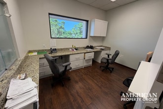 3920 Bee Ridge Rd, Sarasota, FL for lease Interior Photo- Image 1 of 14
