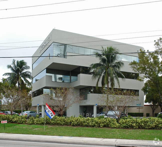 1620 W Oakland Park Blvd, Fort Lauderdale, FL for lease - Building Photo - Image 1 of 13