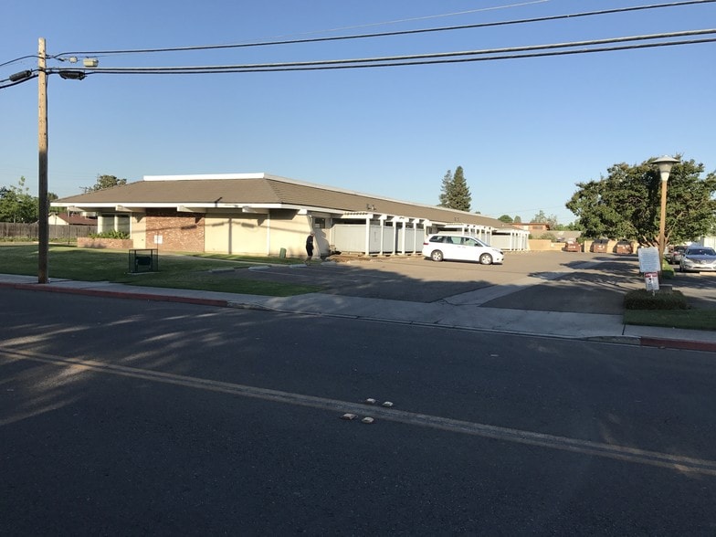 1827 S Court St, Visalia, CA for sale - Building Photo - Image 3 of 9